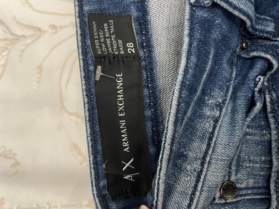 Джинсы Армани 28