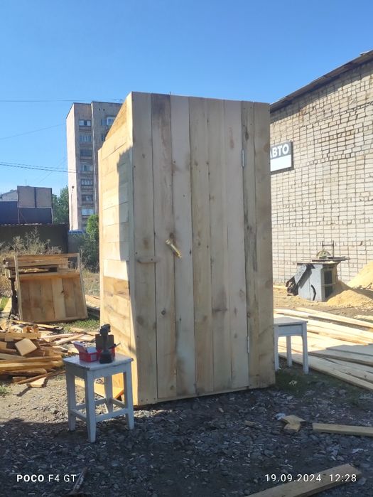 Продаем уличные туалеты, ящики, штакетник