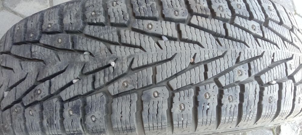 Продам шины зимние 225/60/18