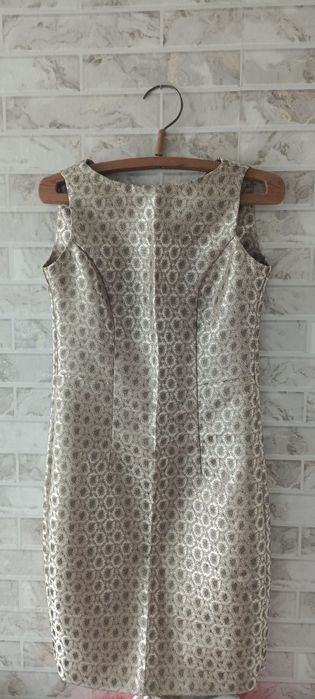 Продам наряды платья