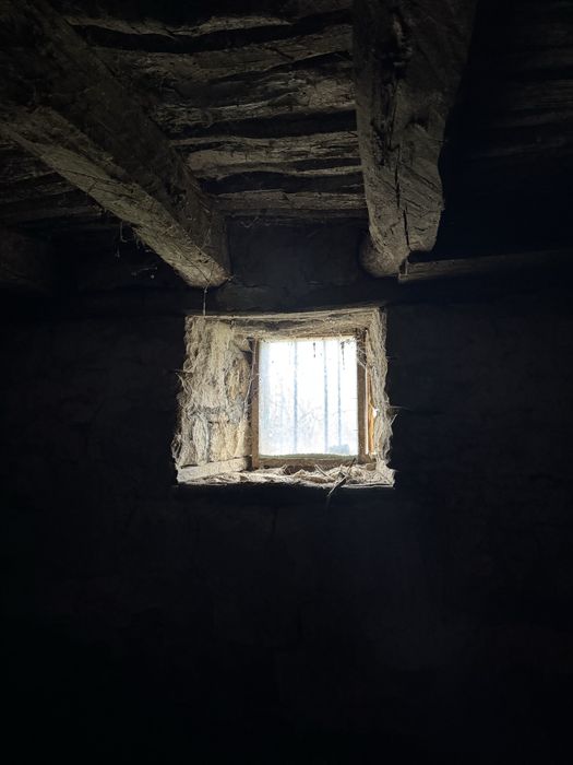 Каменна къща  с двор с. Вратарите на 35 км от Добрич и 60 км от Варна.