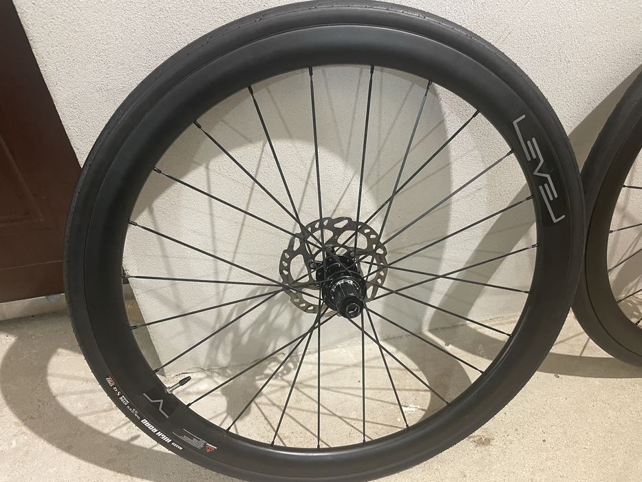 Roti bicicleta carbon Level, cauciucuri maxis, disc