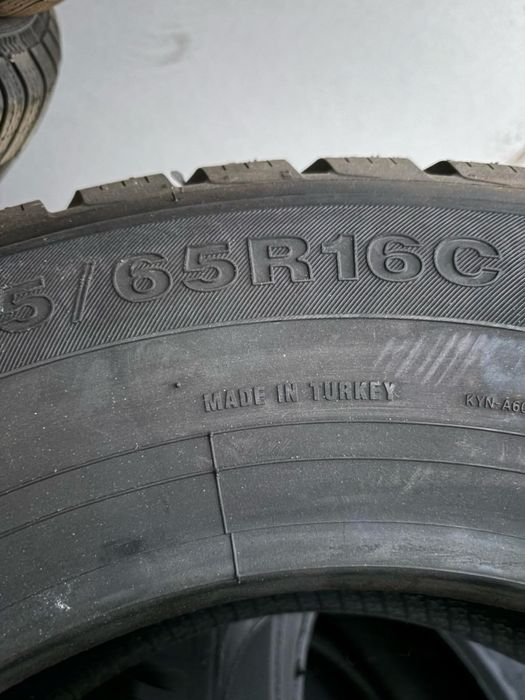 Нови зимни туми  WATERFAL 235/65/16C