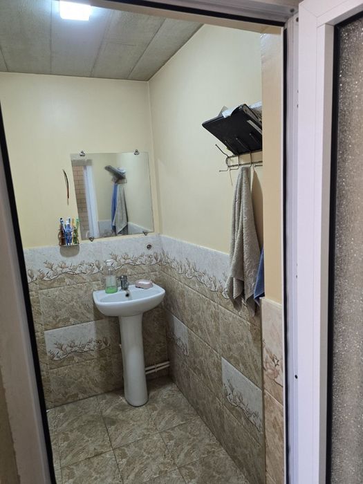 Yangiyo'lda 5,5 sotix 6 xonali uy sotiladi