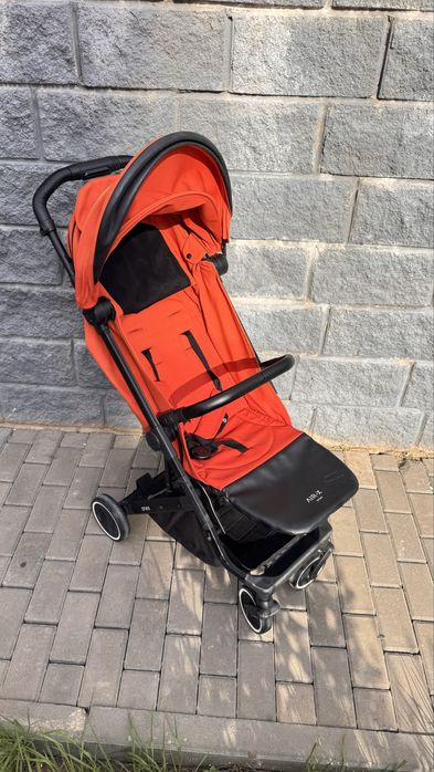 Продам коляску anex air -x