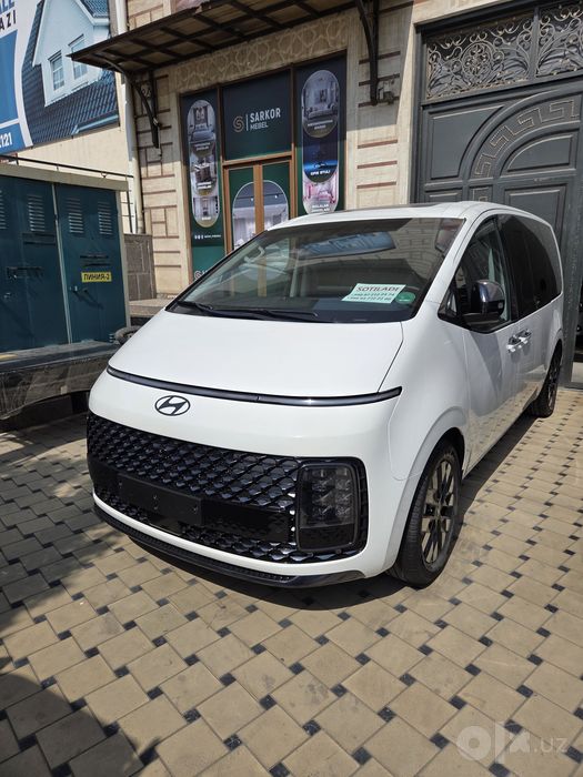 Hyundai staria full