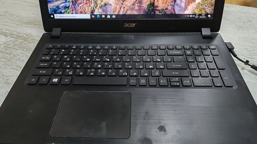 Лаптоп Acer с нов Windows 10 pro