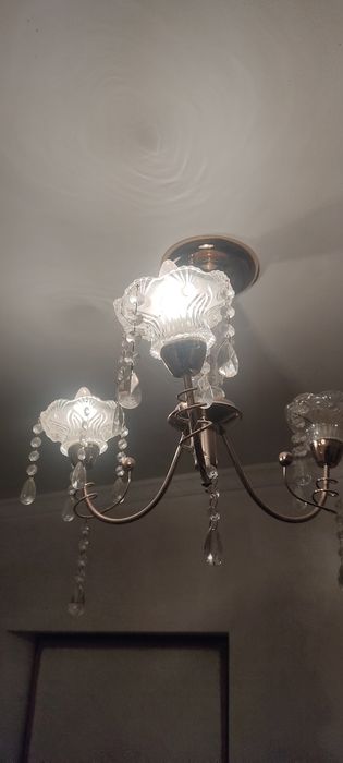 Продам люстру трехрожковую