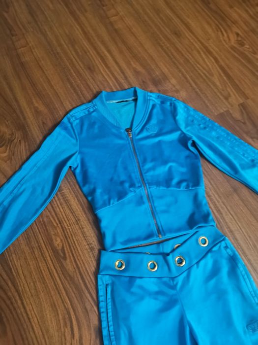 Vând trening Adidas