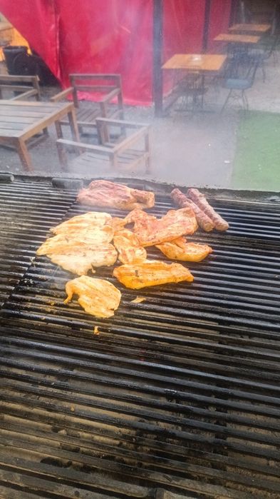 Продавам бизнес скара на дървени въглища