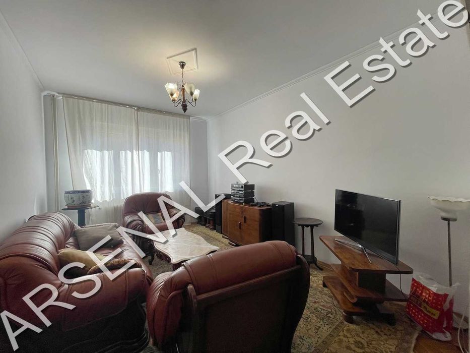 Тристаен апартамент под наем, Център