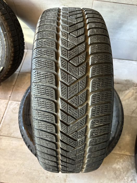 Anvelope de iarna Pirelli 235 55 R19