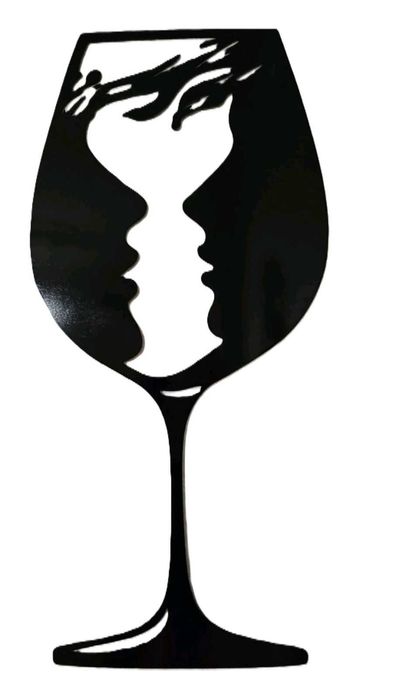 Метално декоративно пано за стена – чаша за вино с лица