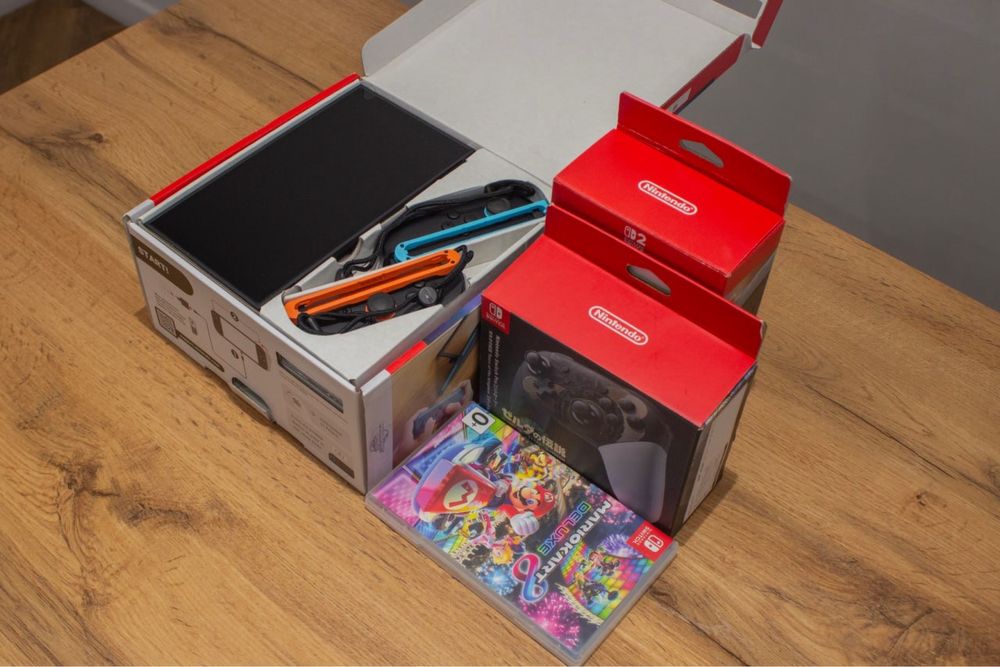 Nintendo Switch 2 с геймпадами и аккаунтом