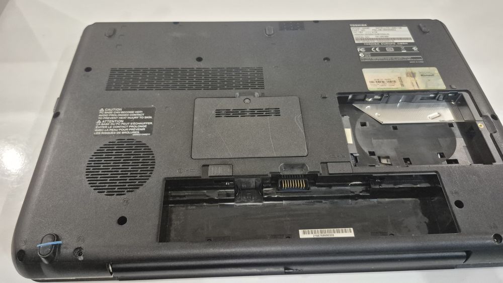 Продавам лаптоп Toshiba