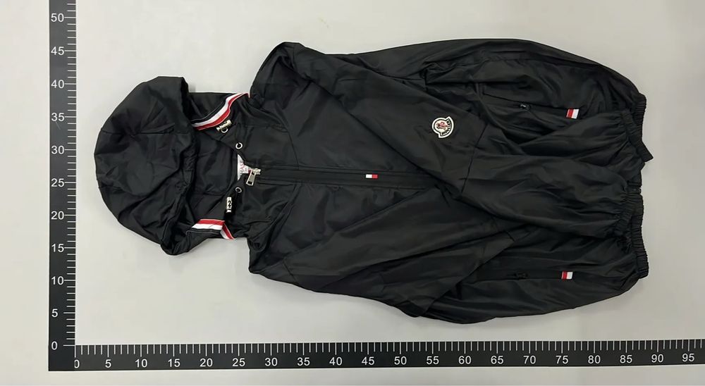Geaca de vant moncler