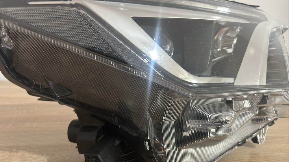 Rav4 передние фары 18г