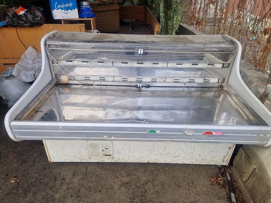 Продаётся витринный холодильник