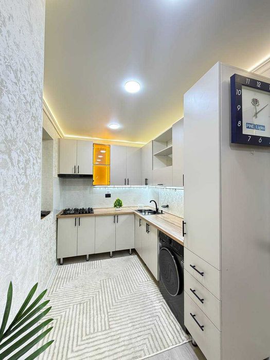 Метро Хамза Спорт товар 3в4/2/4  72м2