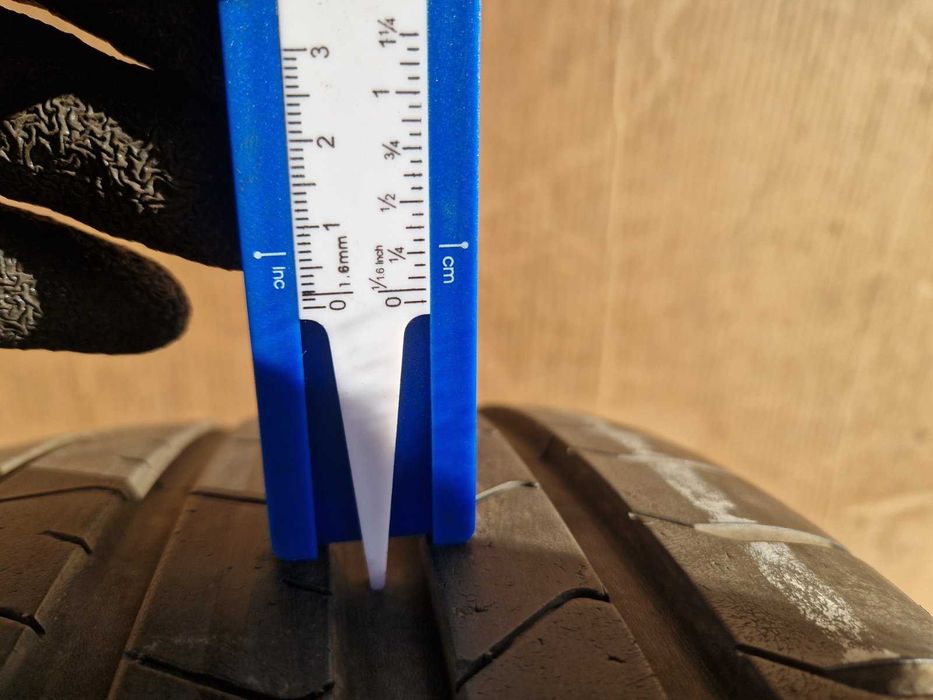 1 Pirelli R19 235/35 Лятна гума DOT4422