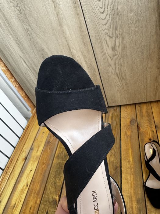 Продам новые босоножки