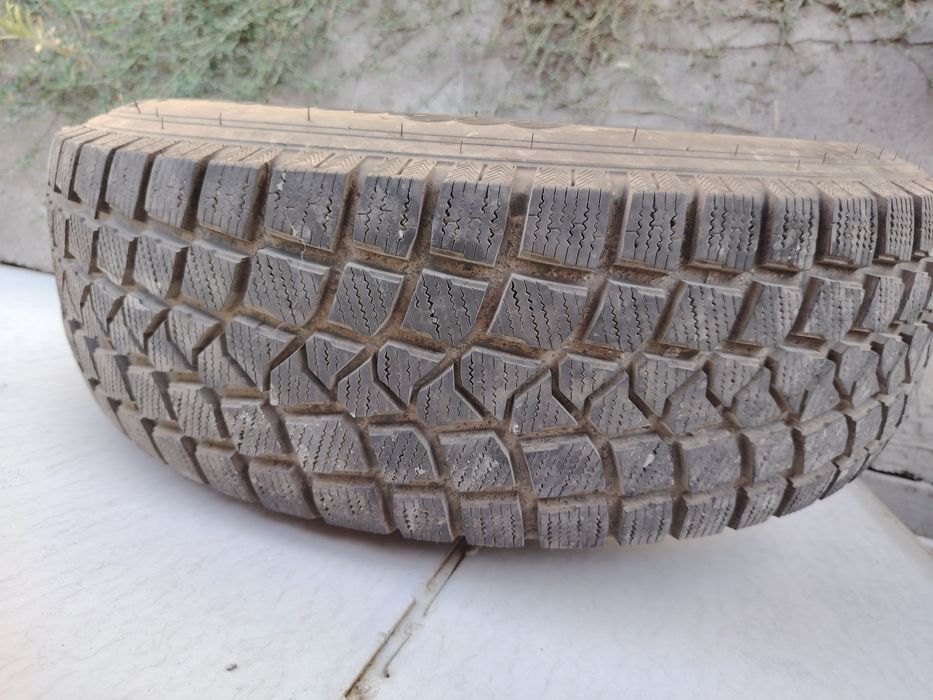 Продам шины размер 235/75  R 15 105 q