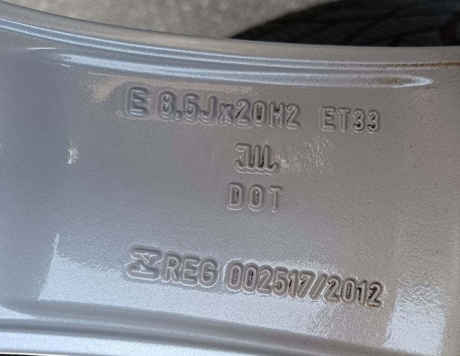 Оригинални джанти с гуми зимни 20 цола Audi Q5 SQ5 дот 2022г.