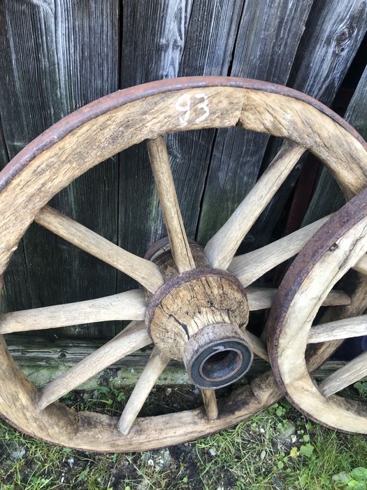 Roți de câruță vechi