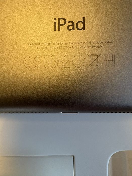 Apple iPad Air 1 (A1474) – БЕЗ iOS, за части или ремонт