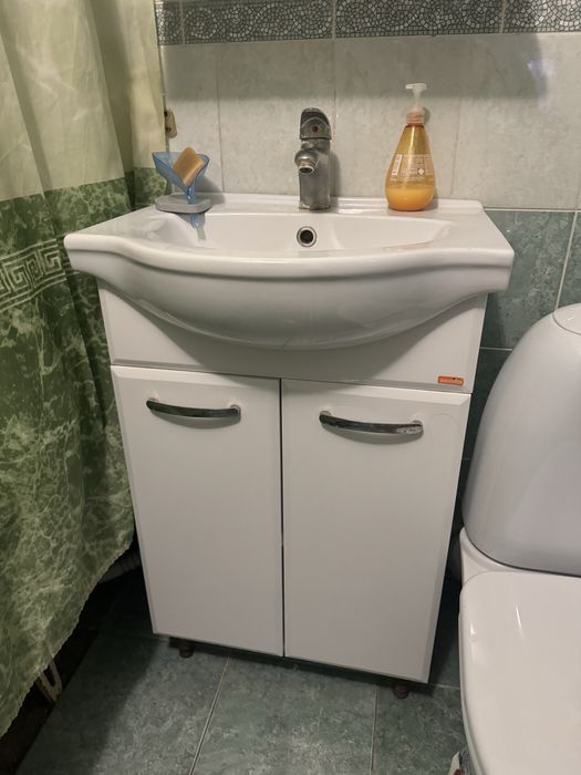 Продам раковину с зеркалом