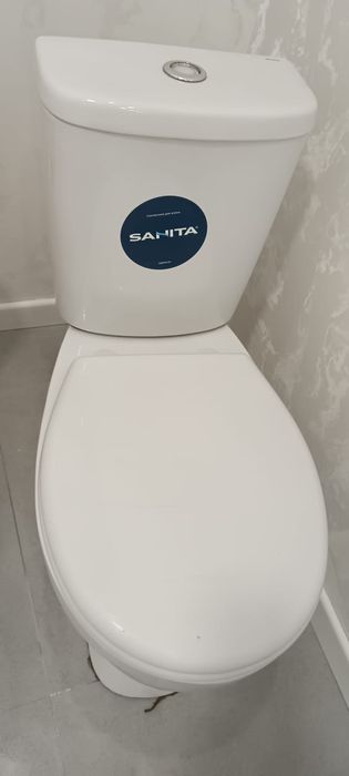 Продам унитаз с бачком