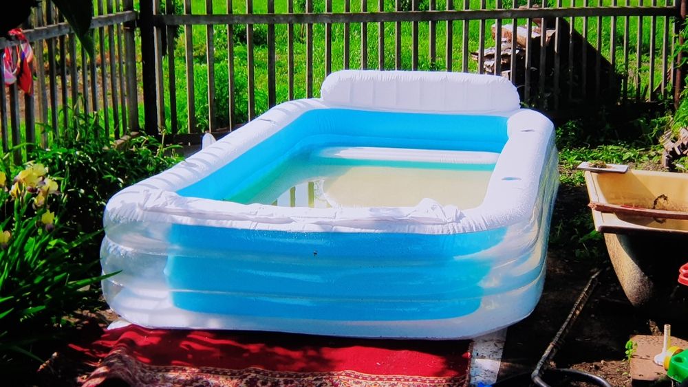 Продам надувной бассейн Intex.