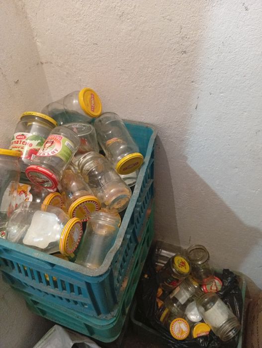 Подарявам буркани