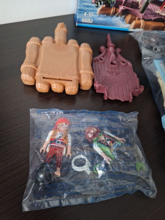 Playmobil Pirates - Pluta cu pirați (6682)nou sigilat.
