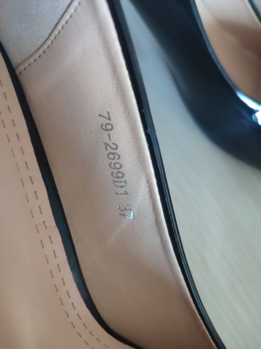 Продам женские туфли