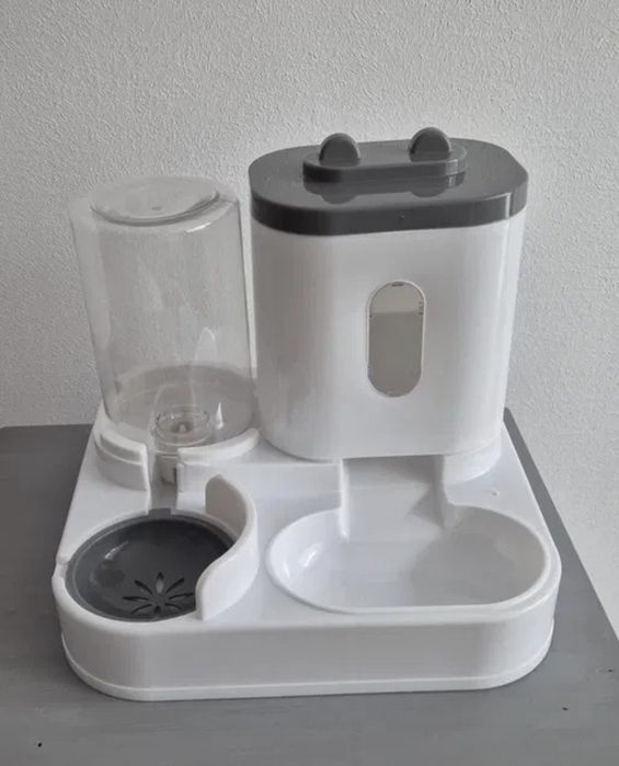 Dispenser/hrănitor animale