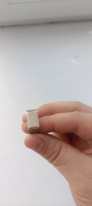 Срочно продам 2 печатки серебко 925 проба