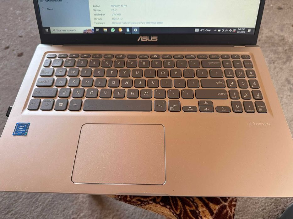 Vând laptop asus