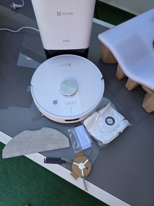 Vând Aspirator Robot inteligent multifuncțional Ezviz RE4 Plus