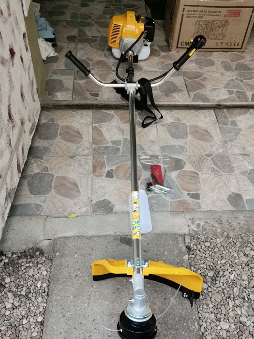 Motocoasa pe benzina 8.5cp