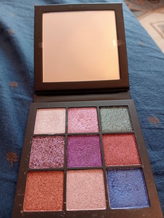 Vând palete Clarins