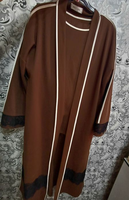 Ayollar uchun qalin abaya troyka