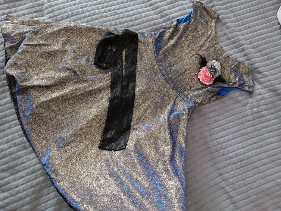 Два платья детские.