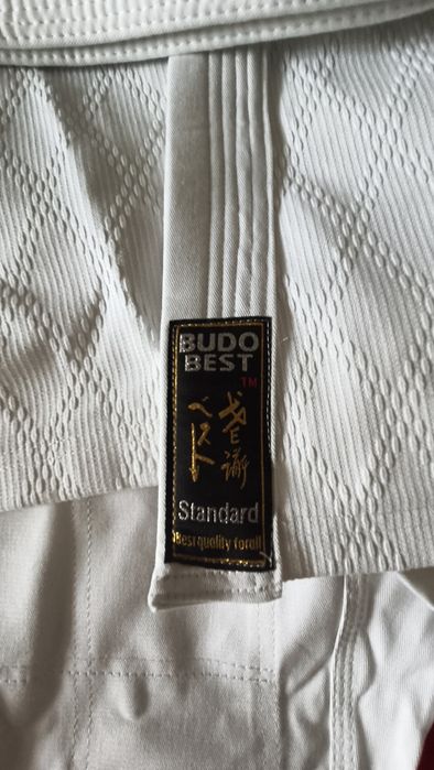 Vând 2 Kimonouri Judo copii sinunul pentru adulti