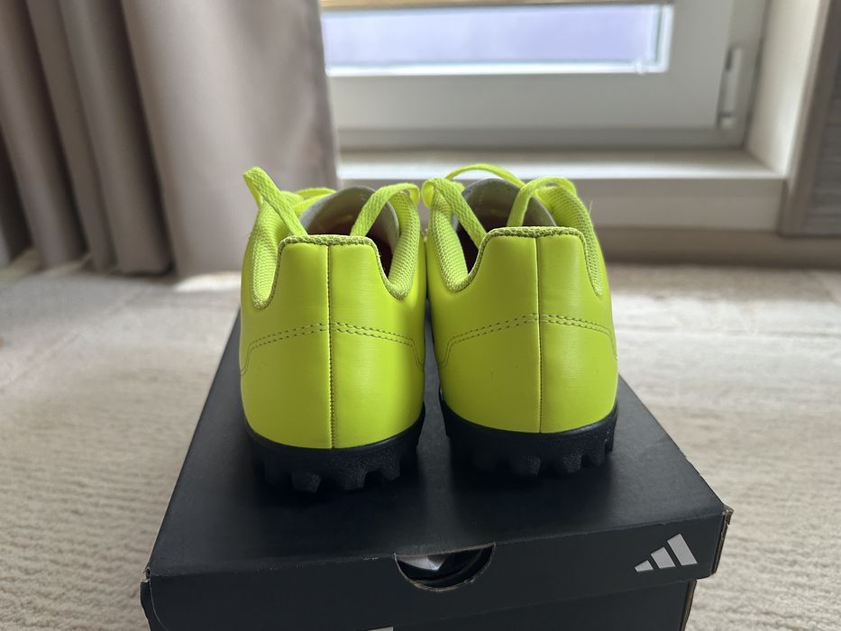 Детски футболни обувки стоножки adidas номер 37 1/3