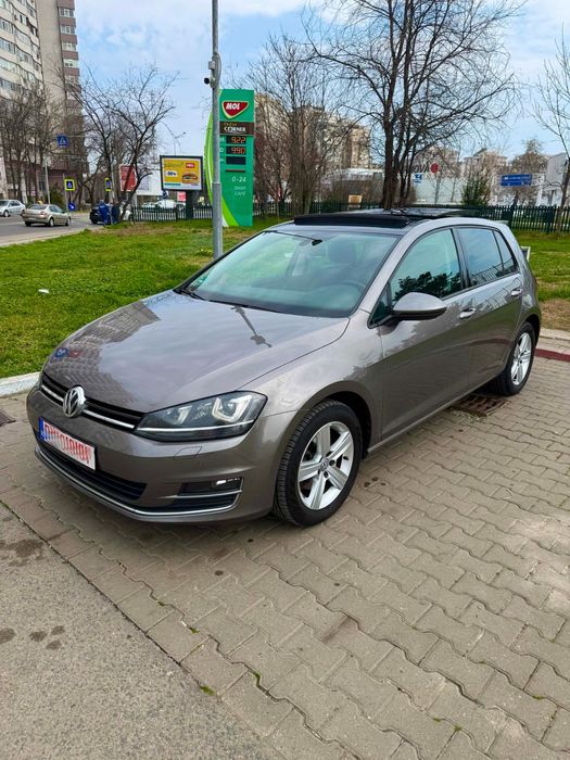 VW Golf 7 Automat 1.6 TDi • Distronic • Lane Assist • Panoramic • LED • Piele Alcantara • Webasto • Navy mare 3D • Climatronic • Senzori 360 • Cârlig