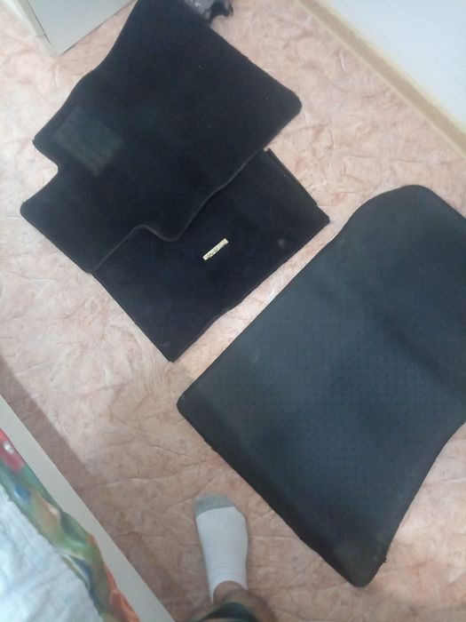 Продам оригинальные коврики на мерседес w 140