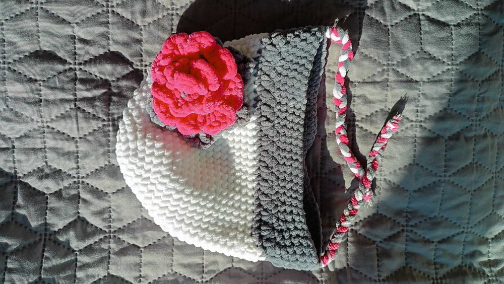 Мека плетена шапка за бебе