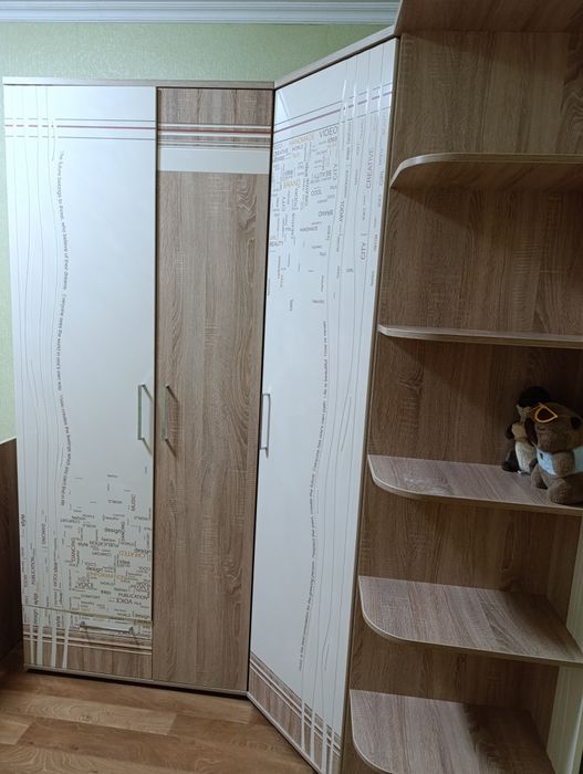 Продается подростковый спальный гарнитур