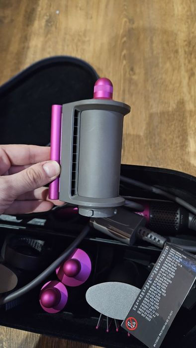 Продавам Dyson сешоар-маша